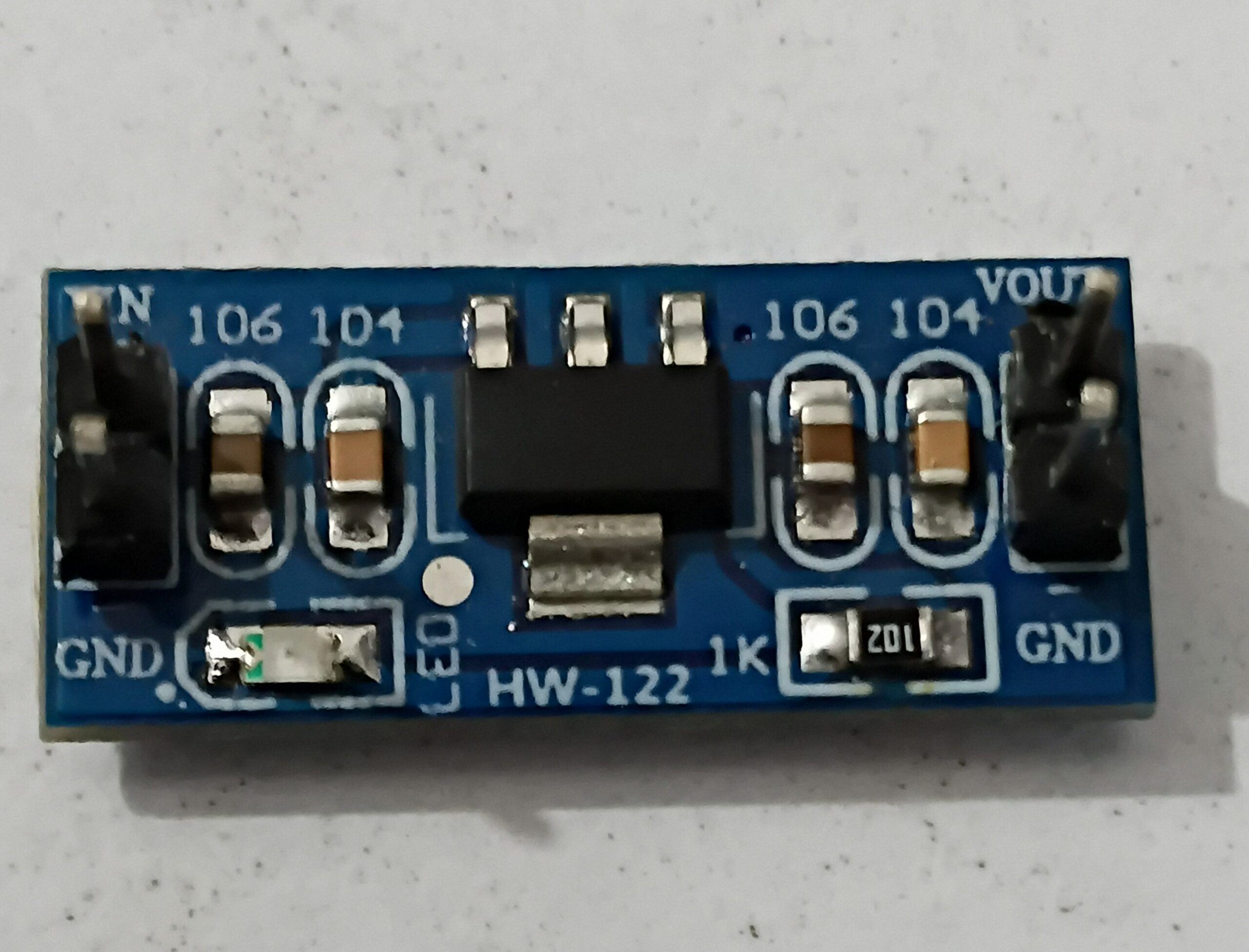 Another generic AMS1117 HW-122 module showing missing reverse protection diode and unknown origin IC